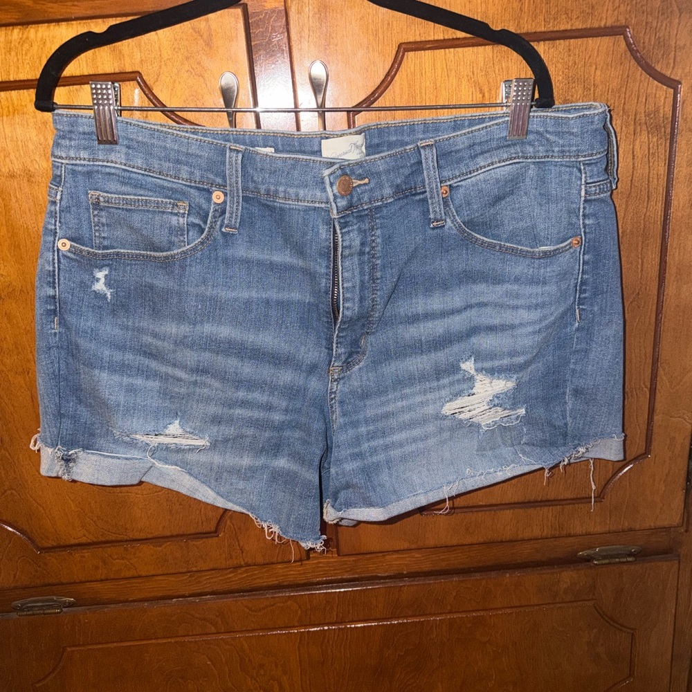 Universal Thread High Rise Midi Medium Wash Distressed Jean Shorts, Size 16 / 33